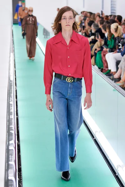 Look 16